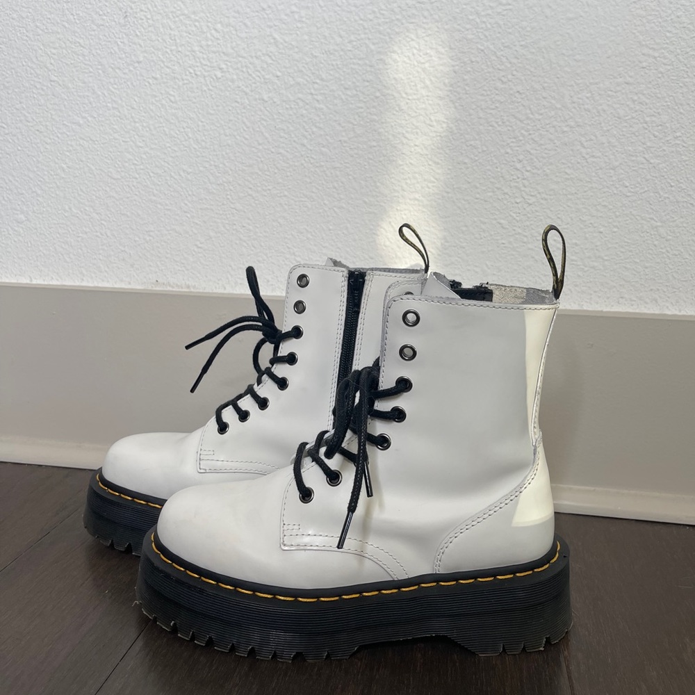 White platform doc